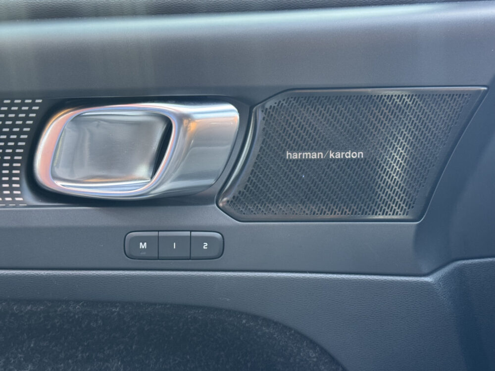 56810177-volvo-xc40-2021