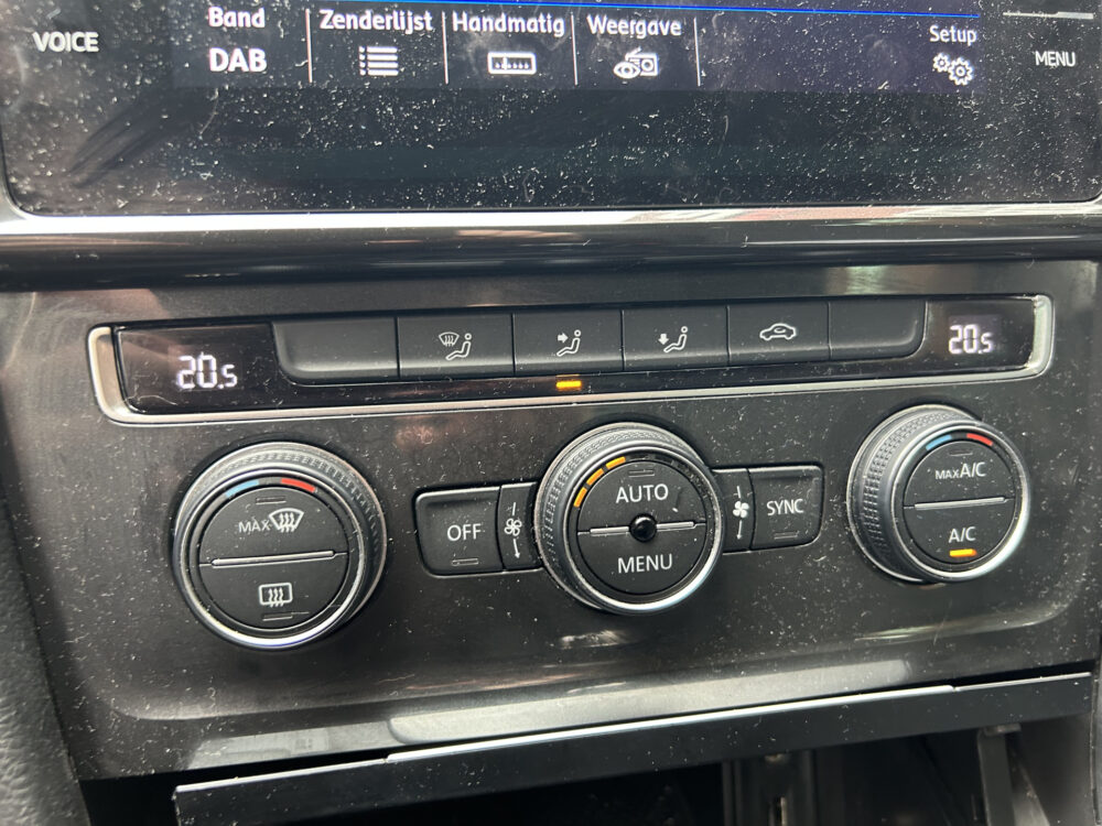 56857692-volkswagen-golf-2019