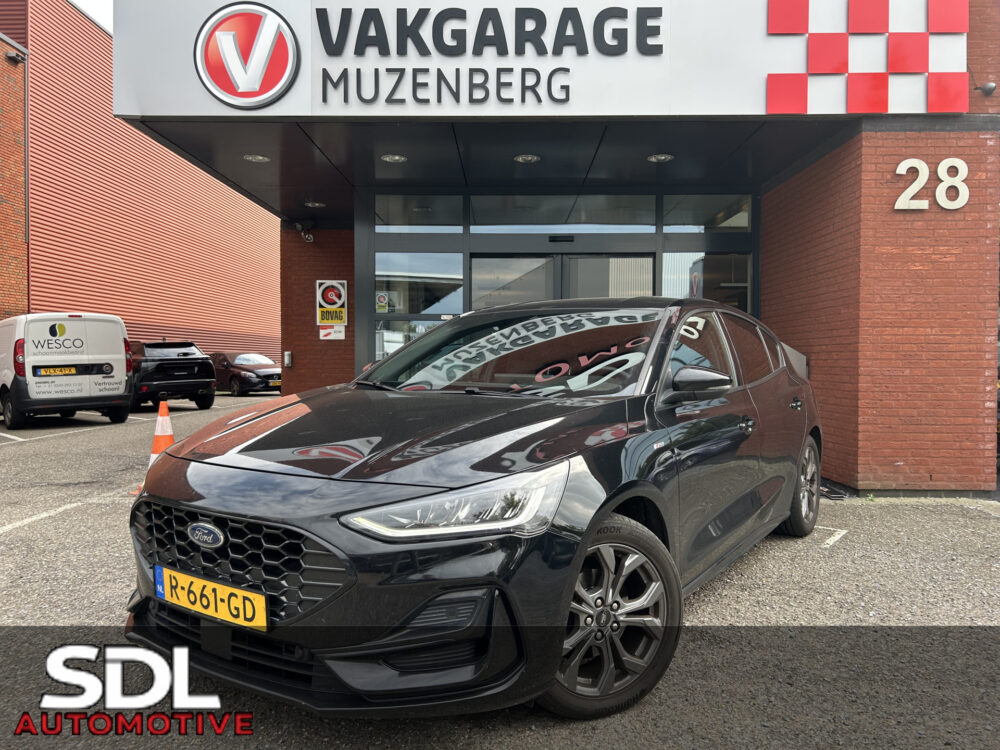 57015703-ford-focus-2022