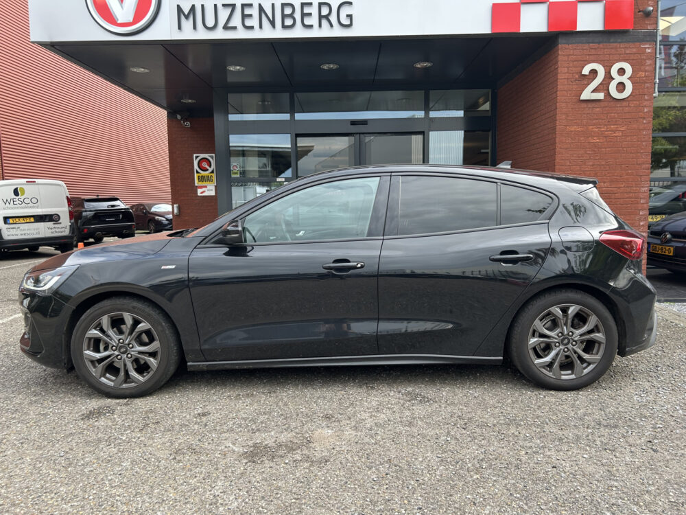 57015703-ford-focus-2022
