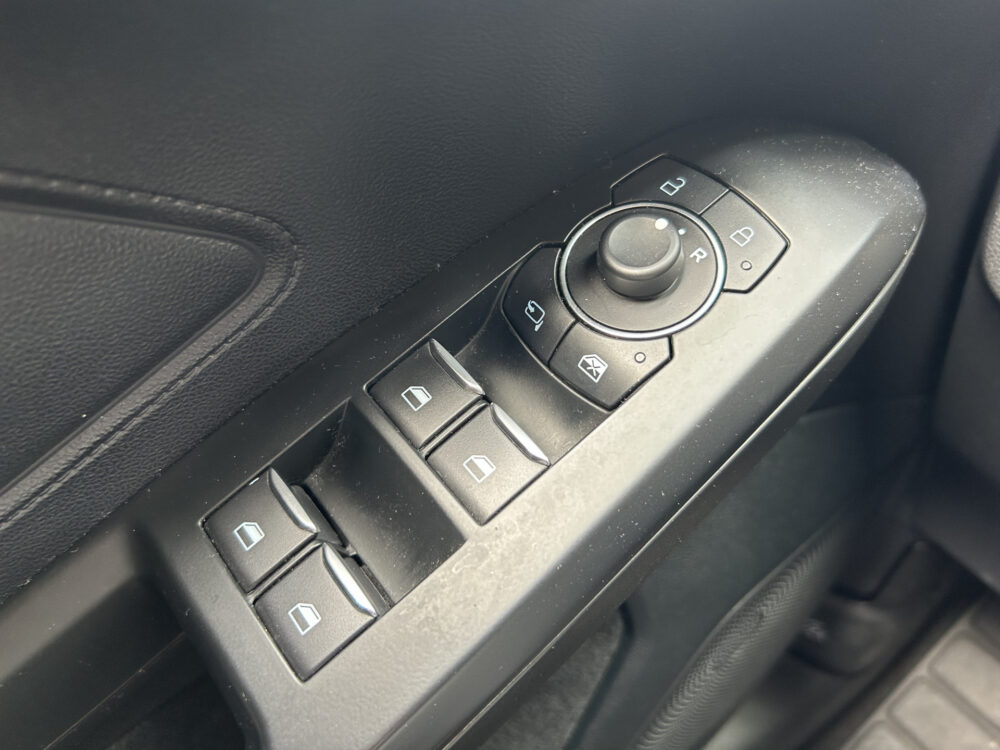 57015703-ford-focus-2022