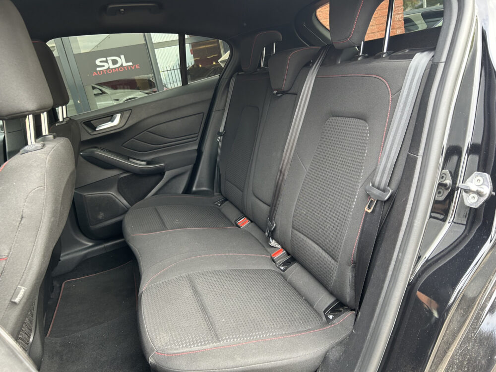 57015703-ford-focus-2022