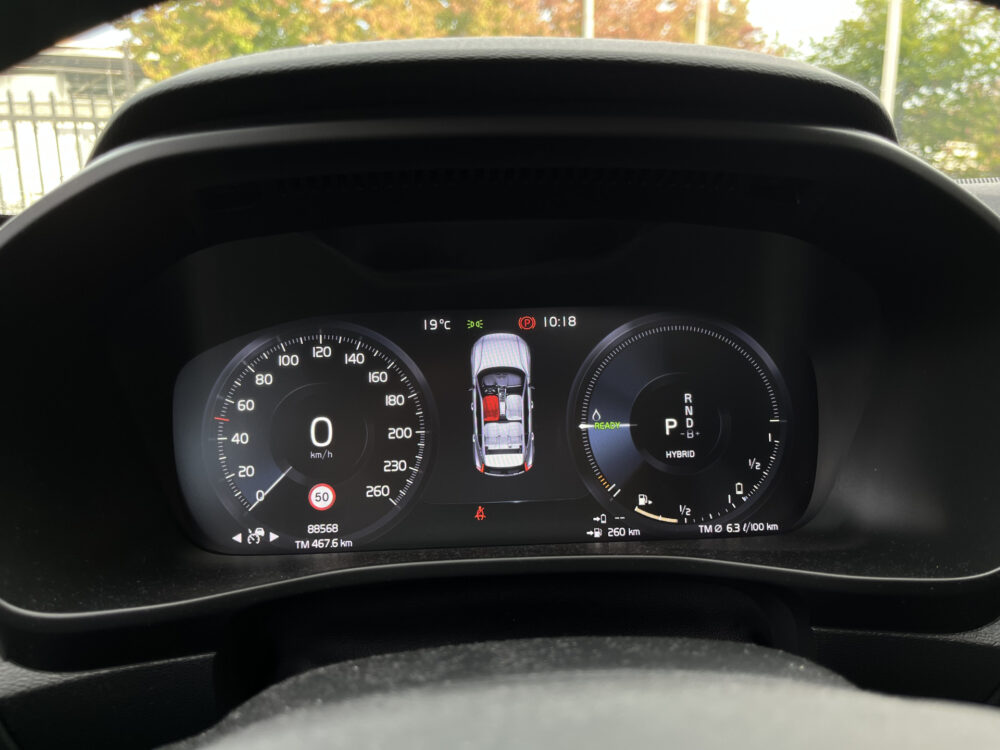 57032243-volvo-xc40-2021