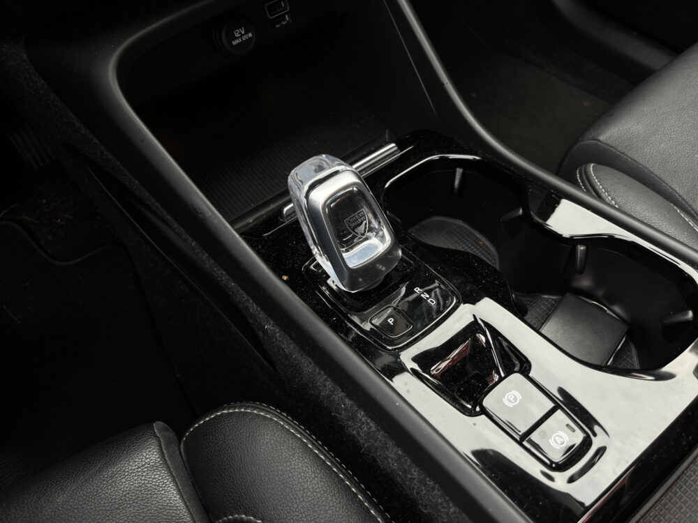 57032243-volvo-xc40-2021