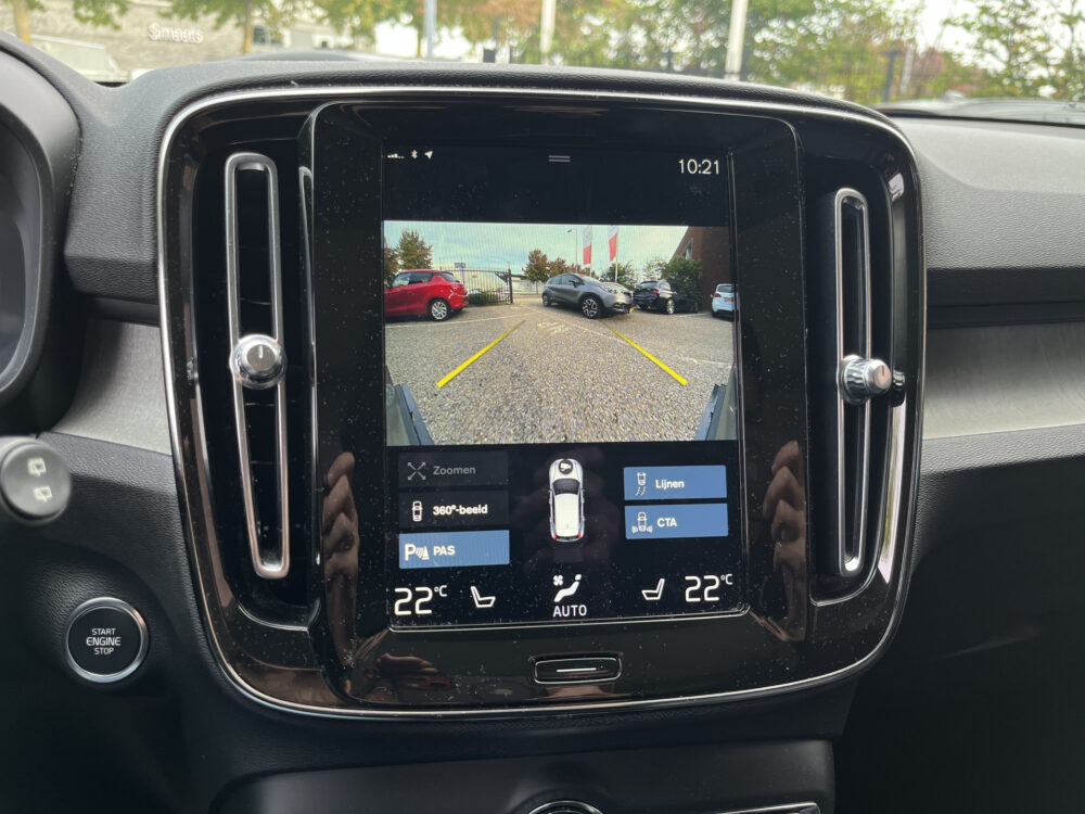 57032243-volvo-xc40-2021