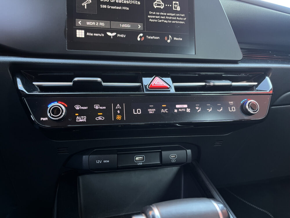 57042422-kia-niro-2022
