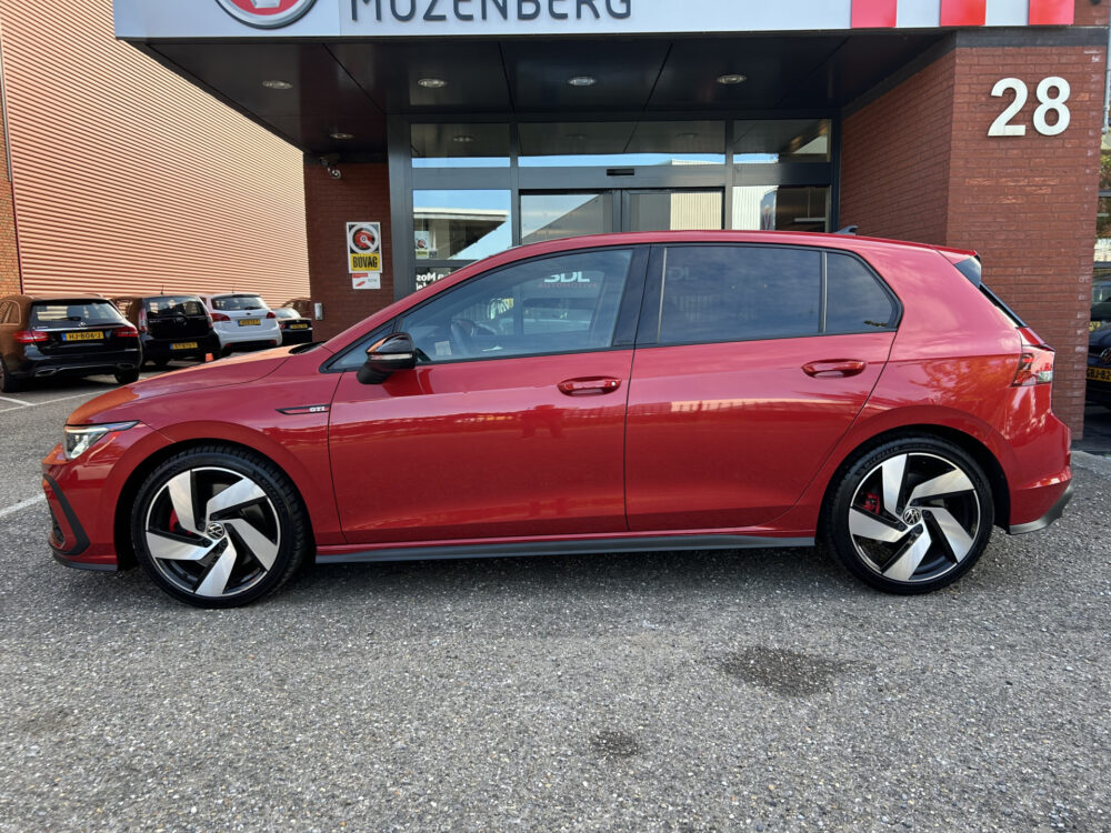 57199992-volkswagen-golf-2022