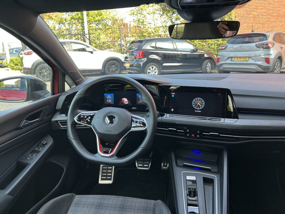 57199992-volkswagen-golf-2022