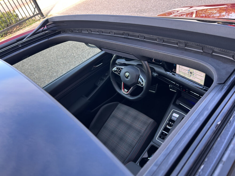 57199992-volkswagen-golf-2022
