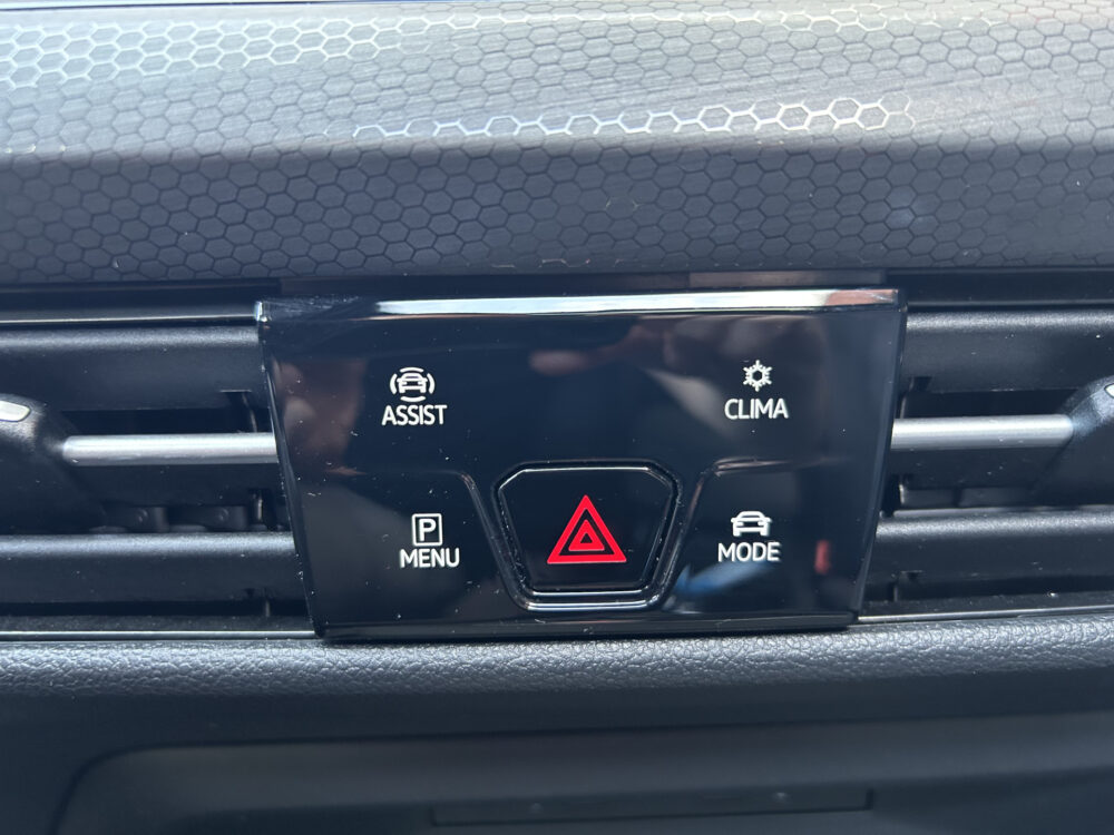 57199992-volkswagen-golf-2022