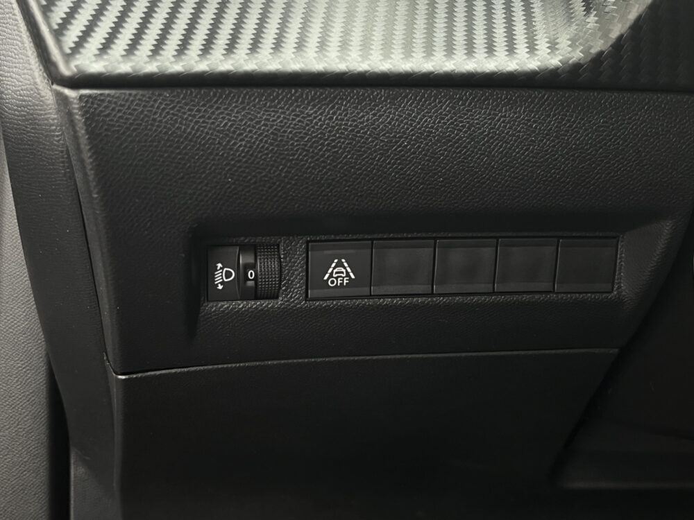 57322770-peugeot-2008-2020