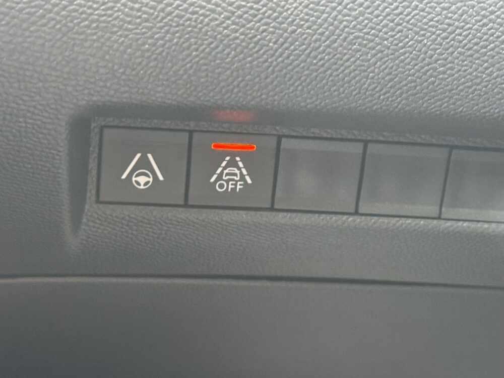 57337453-peugeot-2008-2020