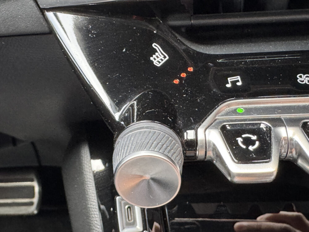 57337453-peugeot-2008-2020
