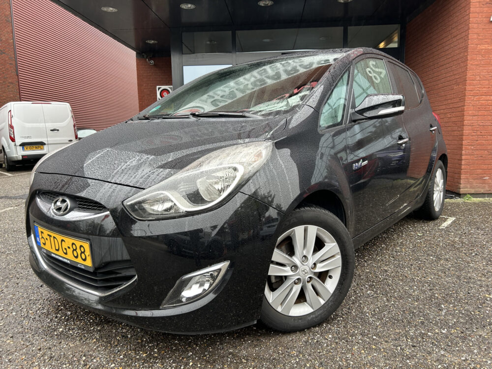 57381258-hyundai-ix20-2014
