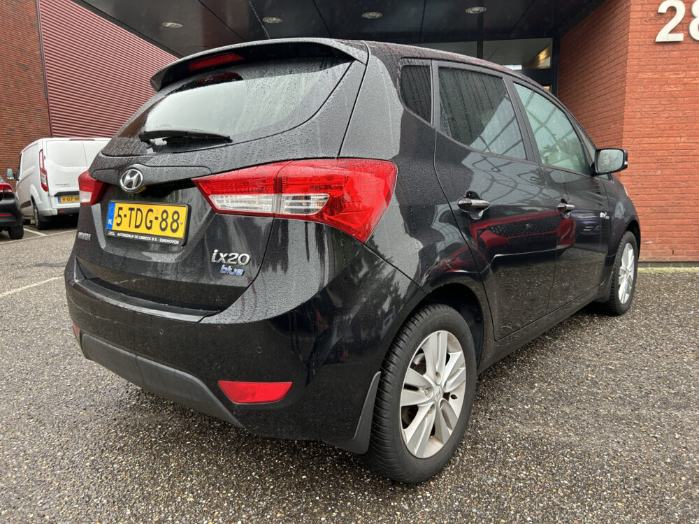 57381258-hyundai-ix20-2014
