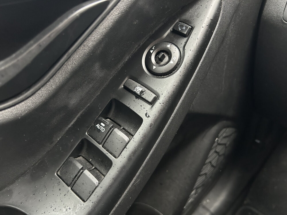 57381258-hyundai-ix20-2014