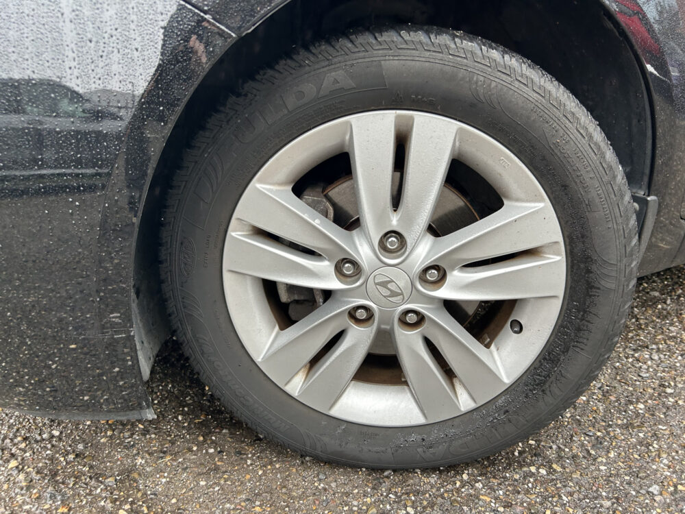 57381258-hyundai-ix20-2014