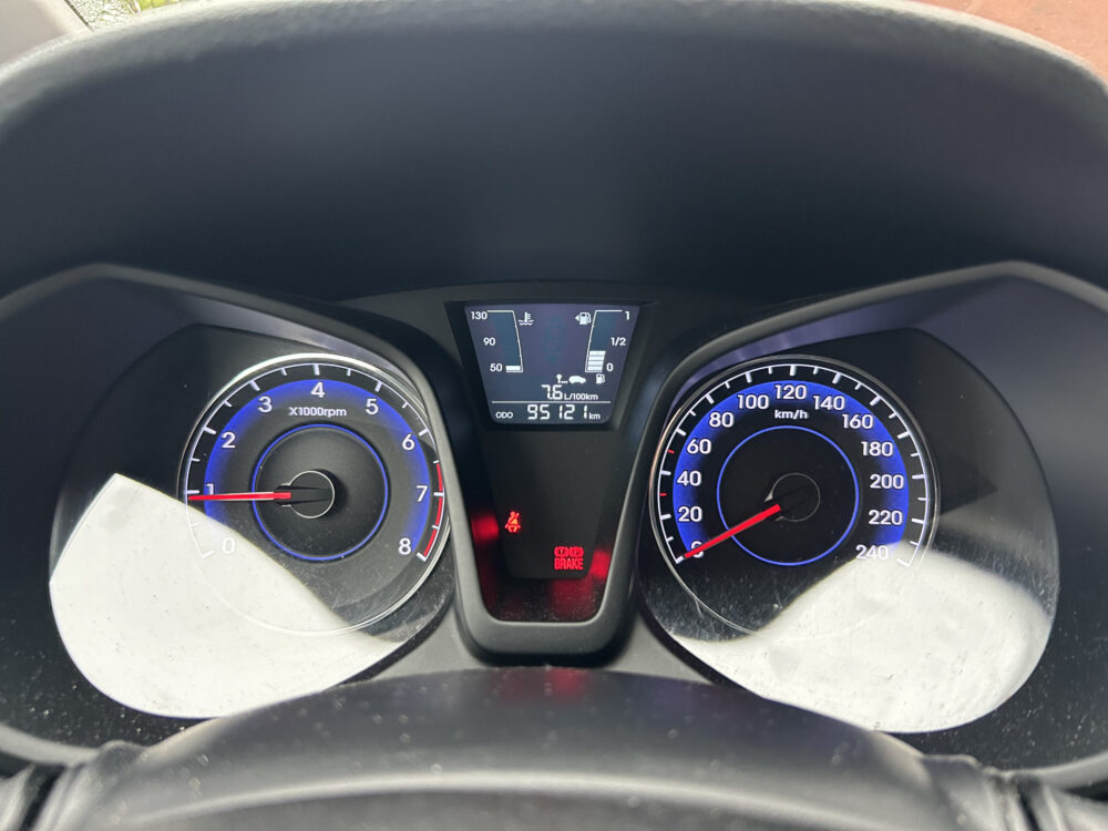 57381258-hyundai-ix20-2014