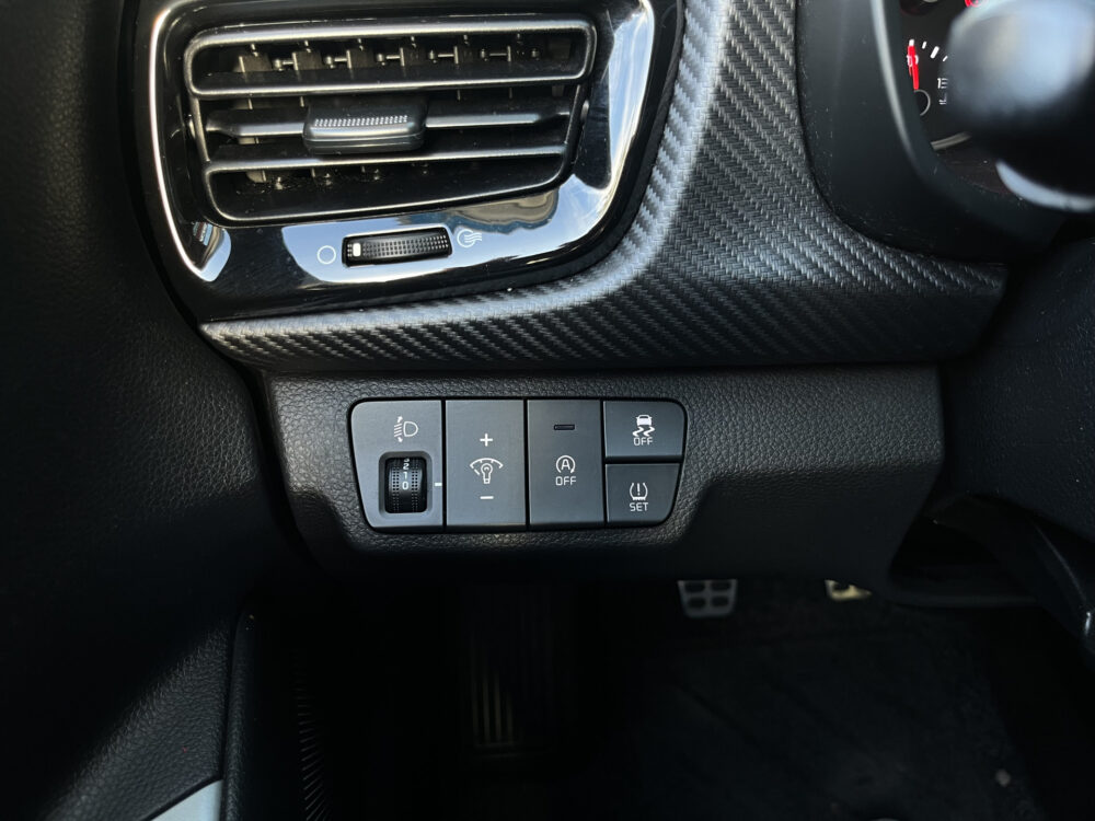 57456582-kia-rio-2021