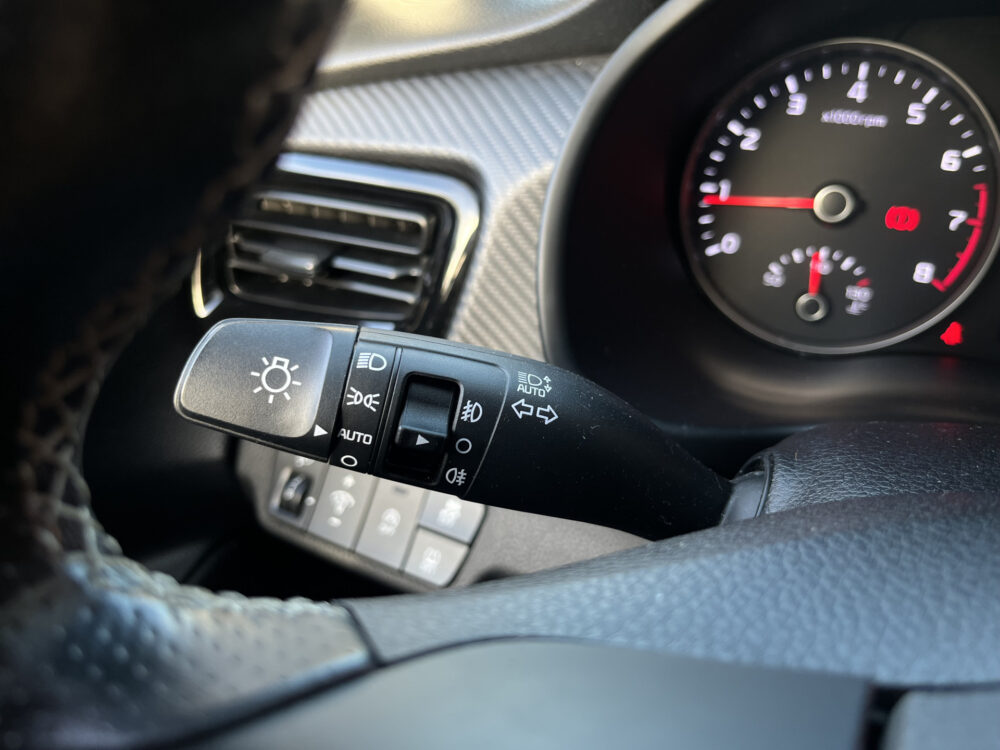 57456582-kia-rio-2021