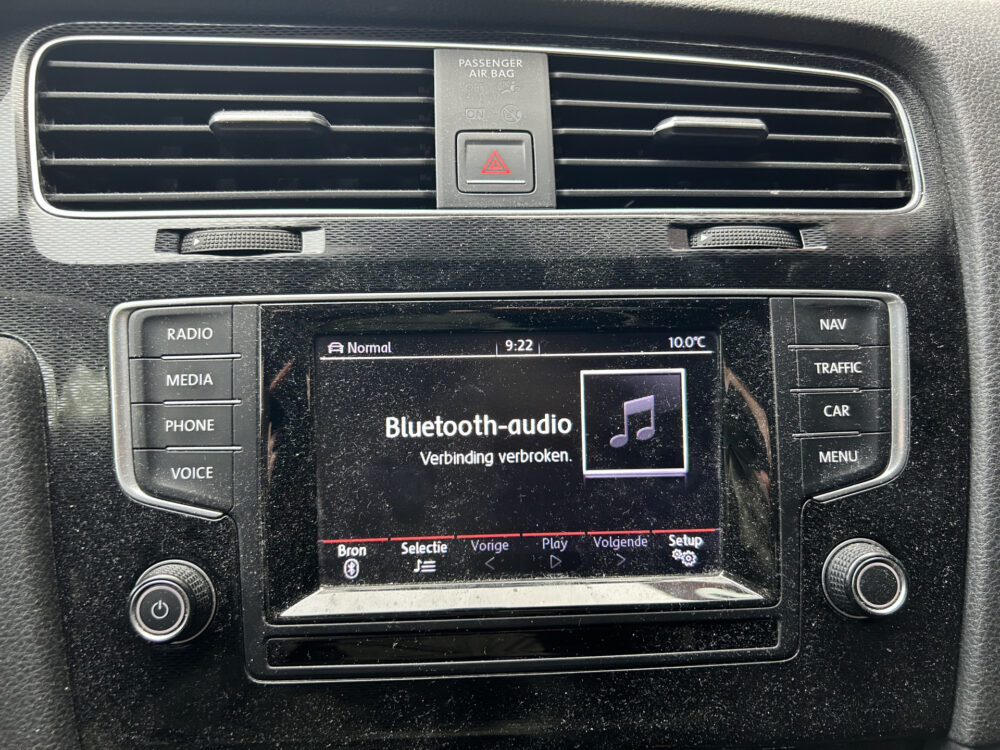 57529155-volkswagen-golf-2015