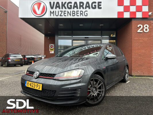 57529155-volkswagen-golf-2015