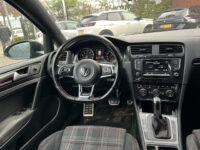 57529155-volkswagen-golf-2015