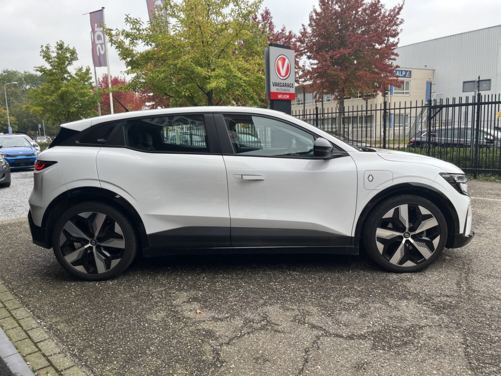 57544162-renault-megane-2023