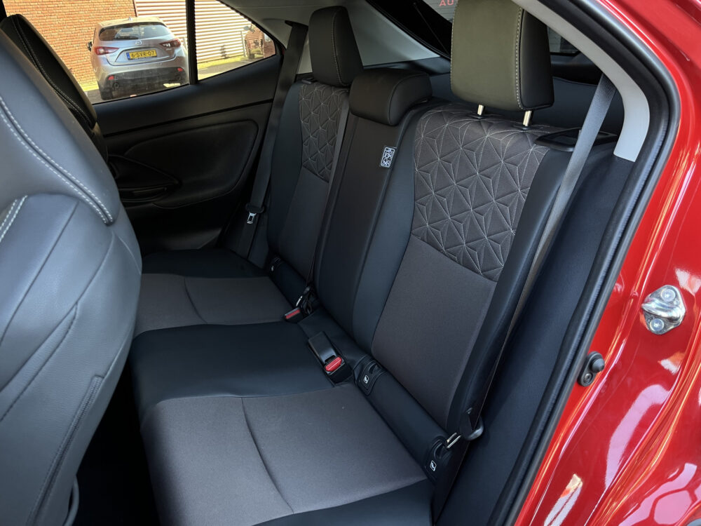 57562095-toyota-yaris-cross-2021