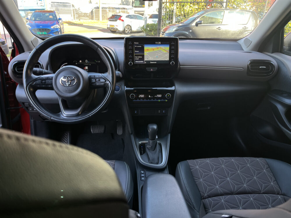 57562095-toyota-yaris-cross-2021
