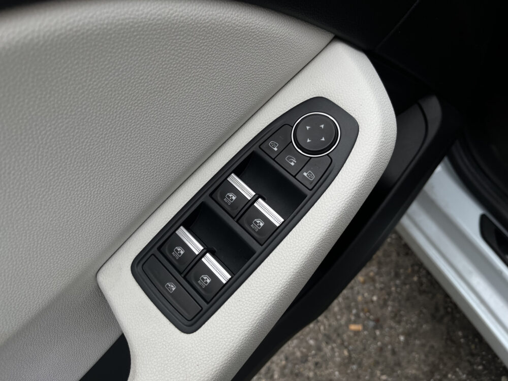 57568364-renault-clio-2020