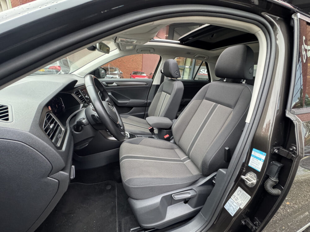 57597962-volkswagen-t-roc-2019