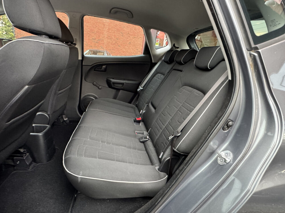 57598705-kia-venga-2010