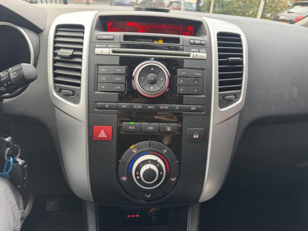 57598705-kia-venga-2010