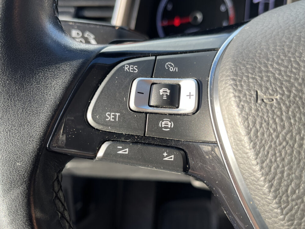 57627075-volkswagen-t-roc-2019
