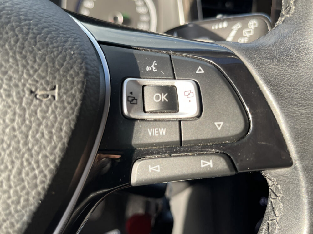 57627075-volkswagen-t-roc-2019