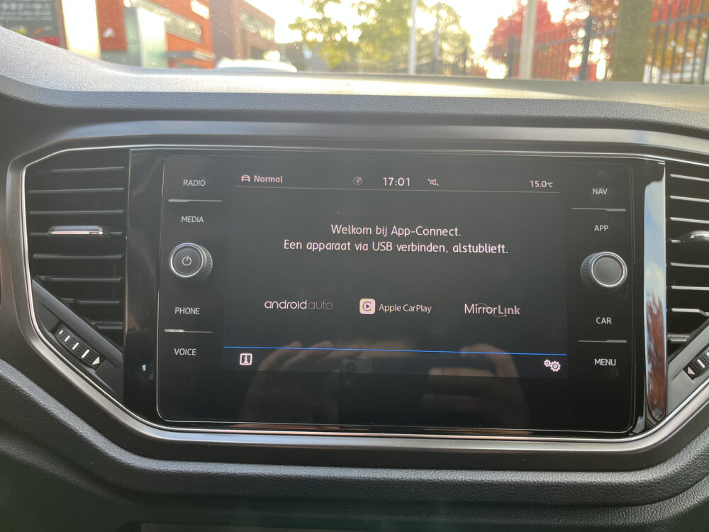 57627075-volkswagen-t-roc-2019