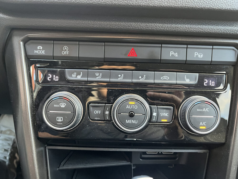 57627075-volkswagen-t-roc-2019