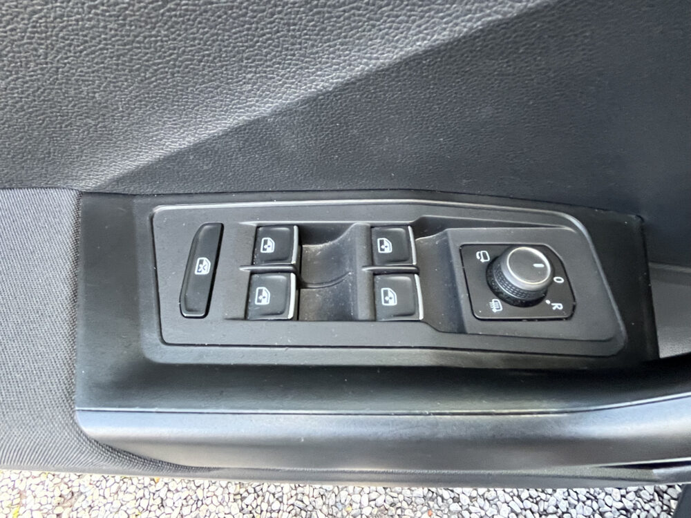 57627075-volkswagen-t-roc-2019
