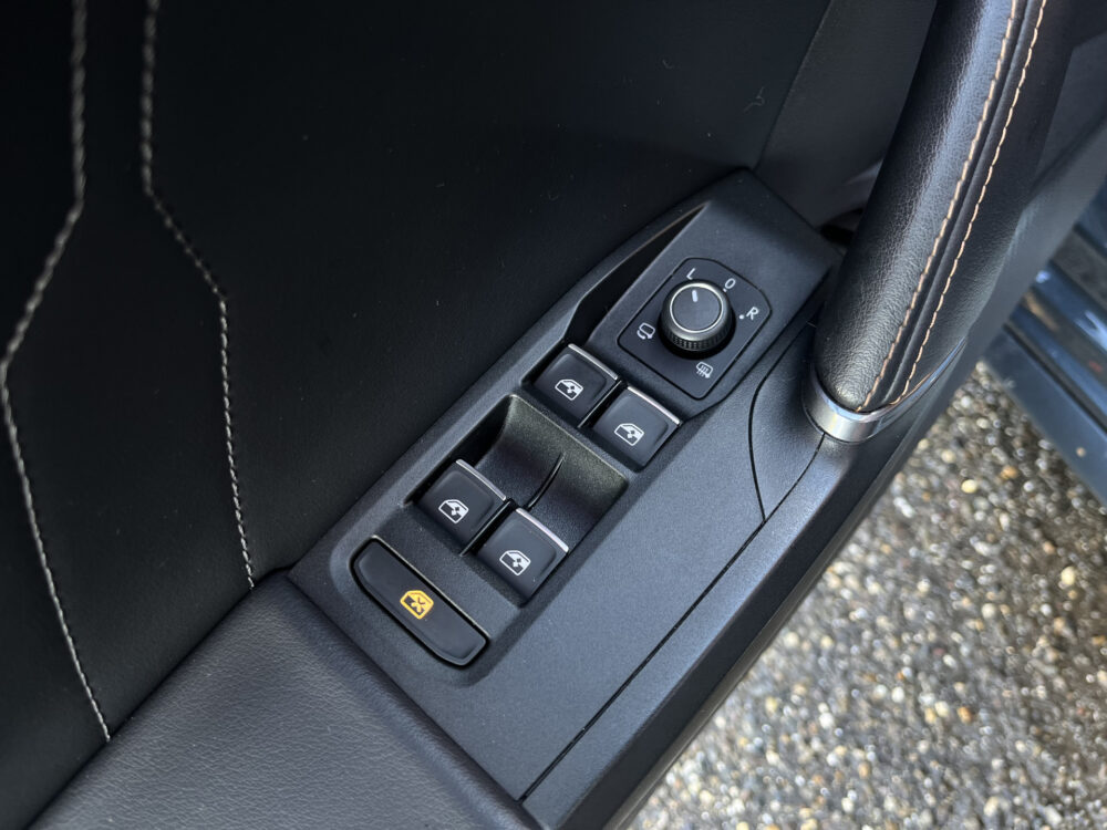 57627324-cupra-leon-sportstourer-2020