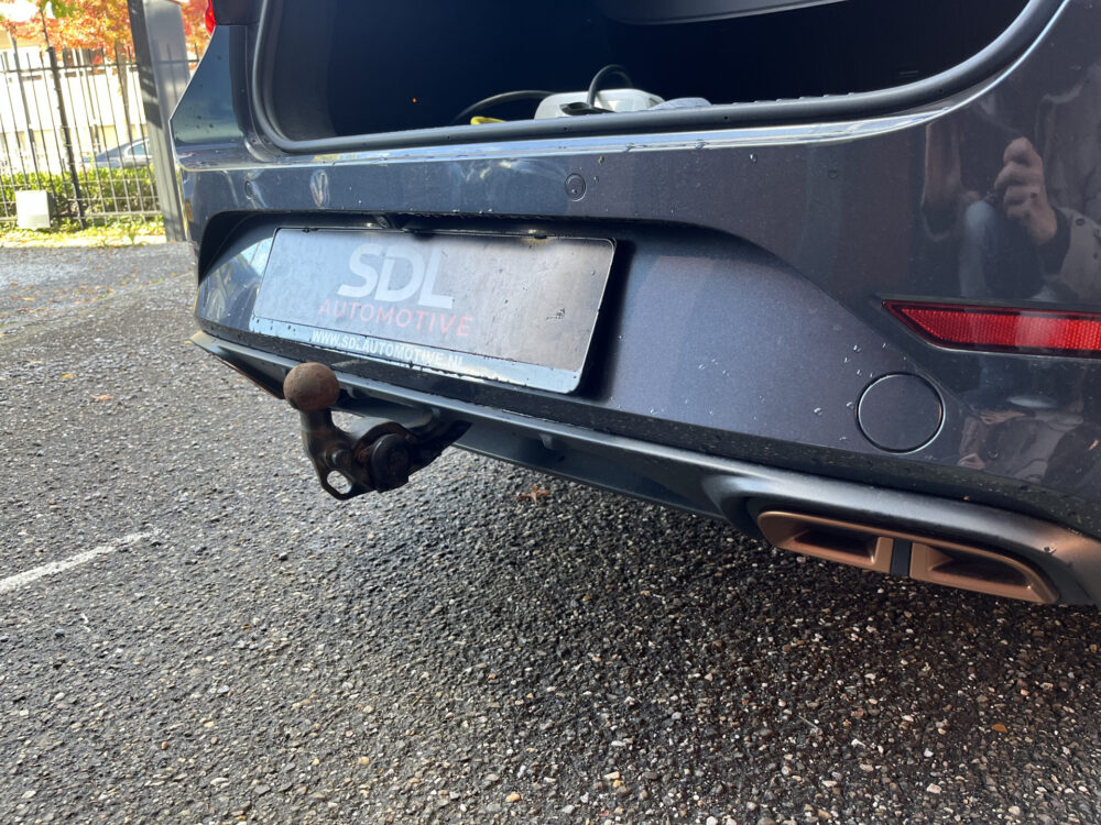57627324-cupra-leon-sportstourer-2020