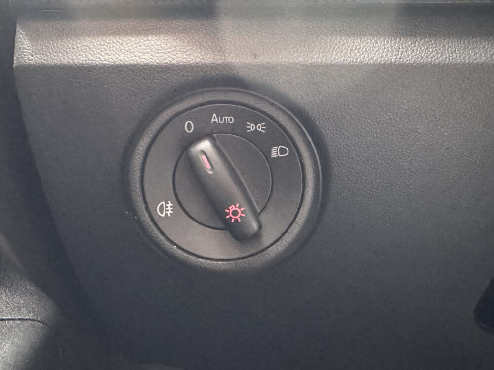 57672564-volkswagen-up-2019