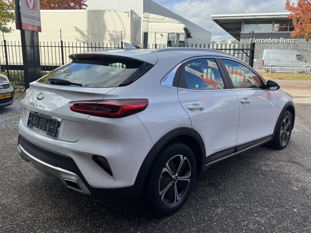 57678438-kia-xceed-2021