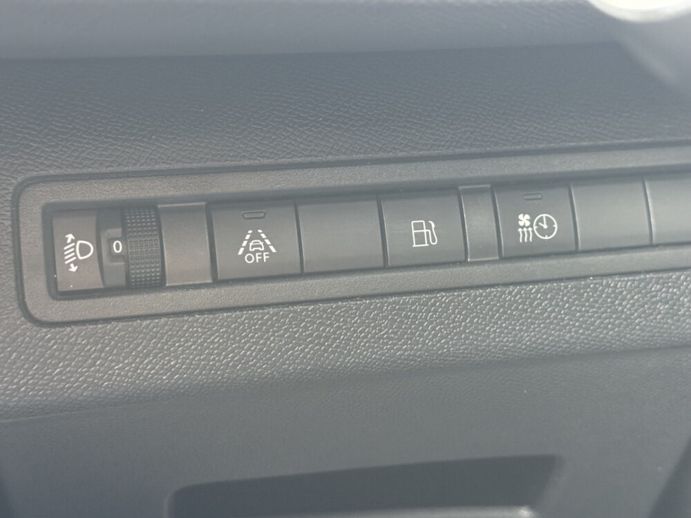 57679734-peugeot-3008-2022