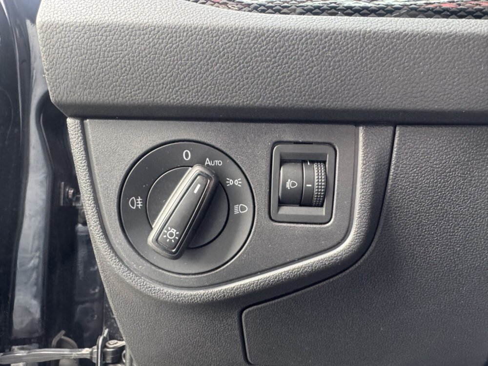 57724579-volkswagen-taigo-2023