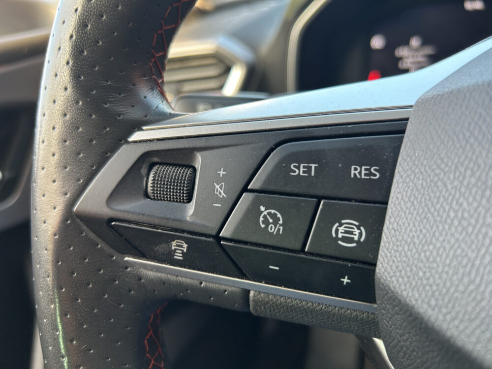 57816348-seat-leon-2021