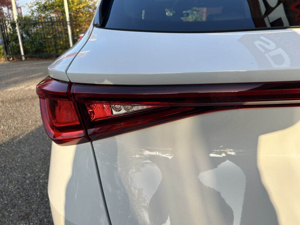 57816348-seat-leon-2021